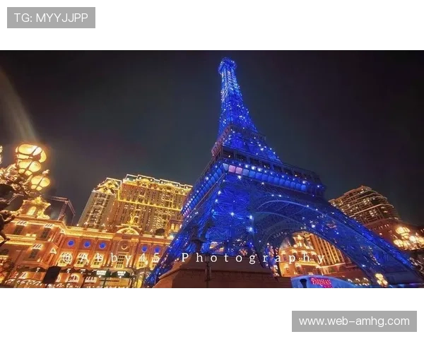 澳门巴黎人埃菲尔铁塔带你穿越时空的浪漫故事，体验一段巴黎的爱情传说